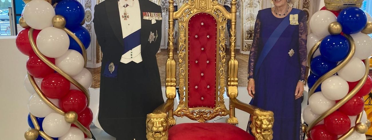 Royal display with crown balloon columns and drapes