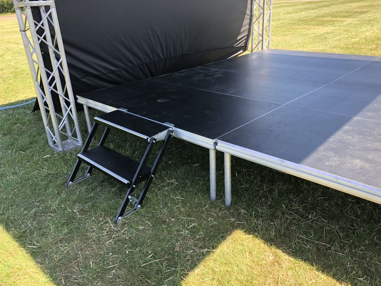 Folding access steps at stage edge