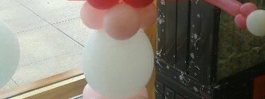 Column balloon sculpture of Minnie Mouse with a foil head inside a clear balloon bubble