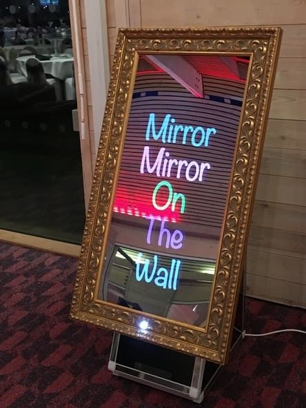 Magic Selfie Mirror Photo Booth